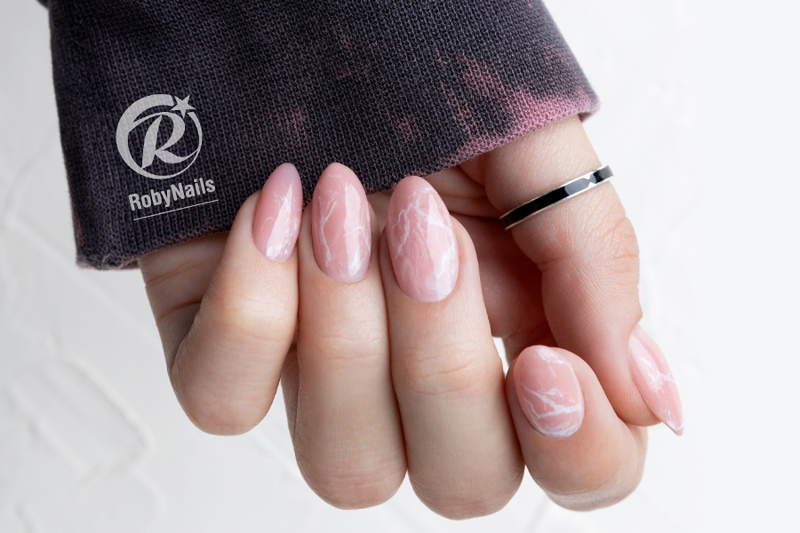 Guide to Choosing the Base Gel for Nail Enhancement